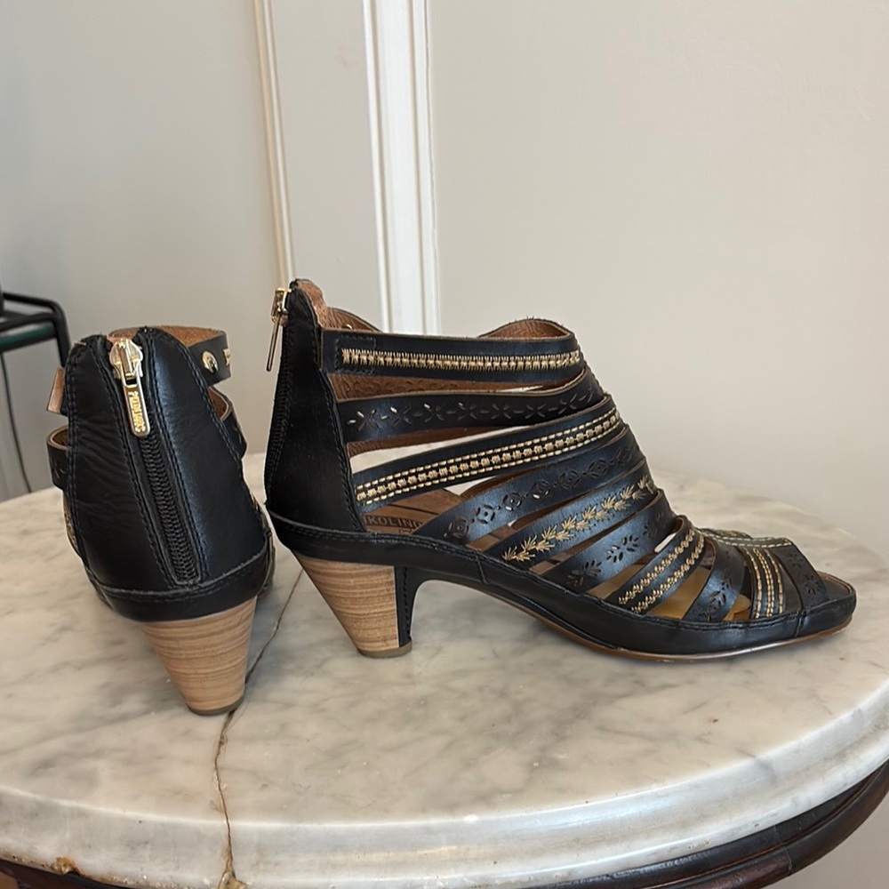 Pinkalinos Elegant Black and Tan Strappy Gladiator Sandal.
